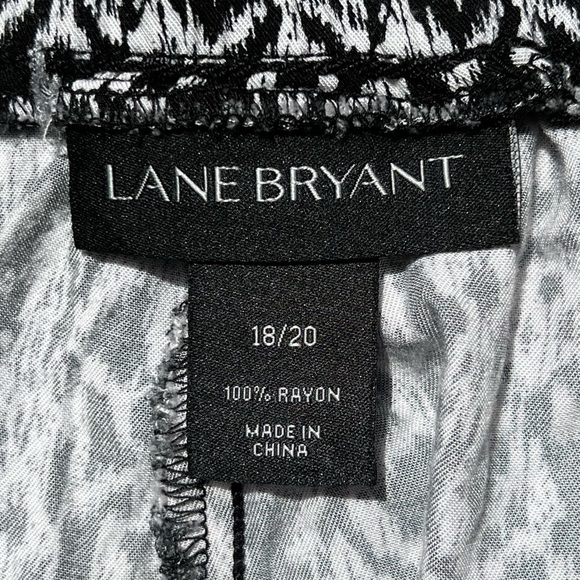 🌻Lane Bryant Black White Geometric Hi Elastic Waist Pocket Rayon Shorts  18/20 - Picture 4 of 4